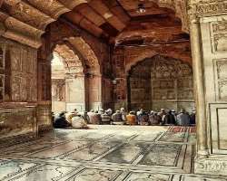 The Masjid is made with a Mughal architectural style with white marble and red sandstone. It also has two minarets which are about 40 meters tall.  Wh